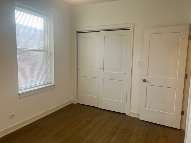 Building Photo - 7136 S Prairie Ave