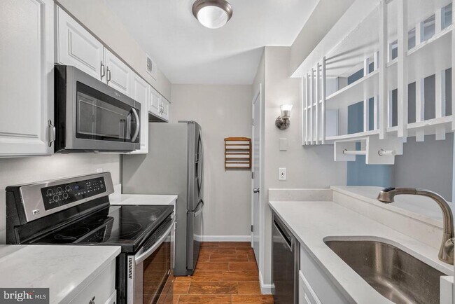 Building Photo - 8509 Barrington Ct