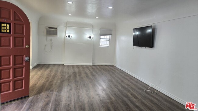 Building Photo - 1511 Reeves St