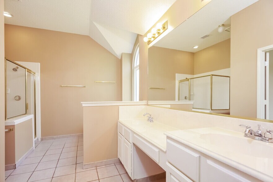 Building Photo - 2235 Stillwater Dr