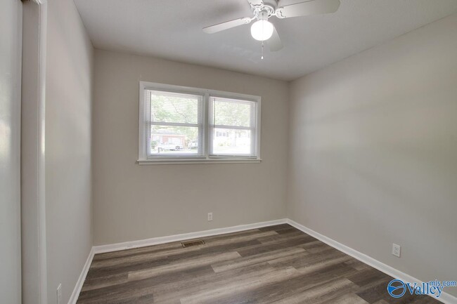 Building Photo - 4813 Joy Dr NW