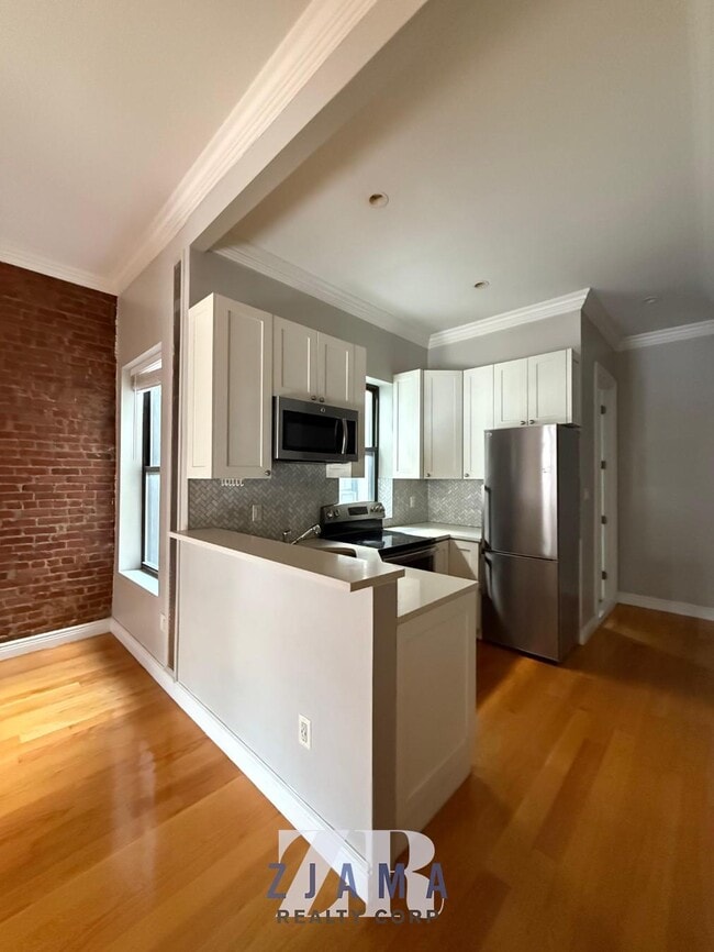 Building Photo - 319 Lincoln Pl