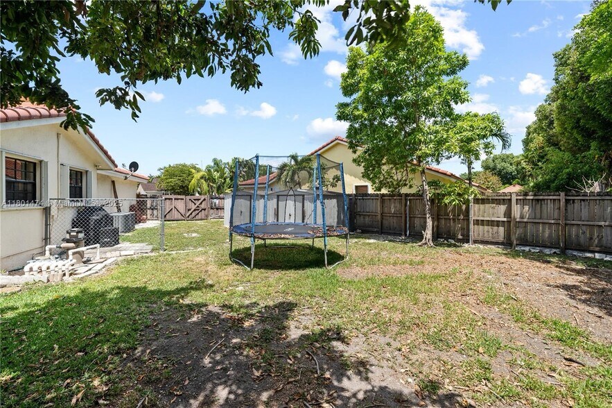 Building Photo - 4671 SW 155th Pl