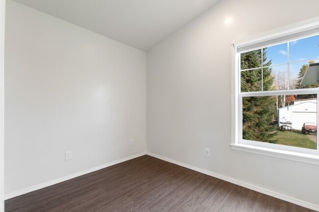 Building Photo - 2 bedroom, 1 bath apartment, close to downtown Whitefish