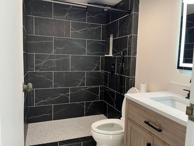 Building Photo - Mililani Area - Nahoa apts 2 bedrooms, 1 b...