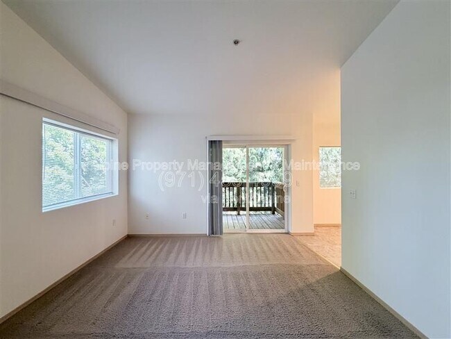 Building Photo - 10020 SW 125th Ave