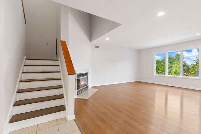 Building Photo - 2 Larissa Ln