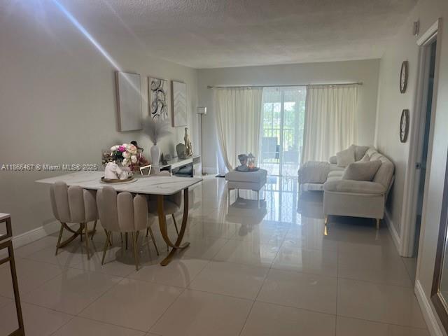 Building Photo - 3200 N Palm Aire Dr