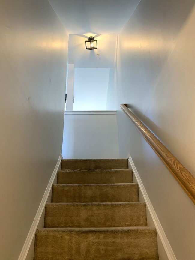 Building Photo - Spacious 3-Bed / 2.5-Bath Townhome – Antrim Crossing Subdivision