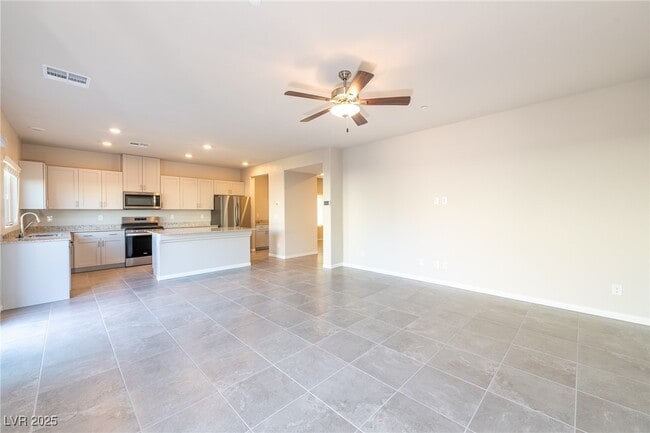 Building Photo - 480 Silverweed Ave