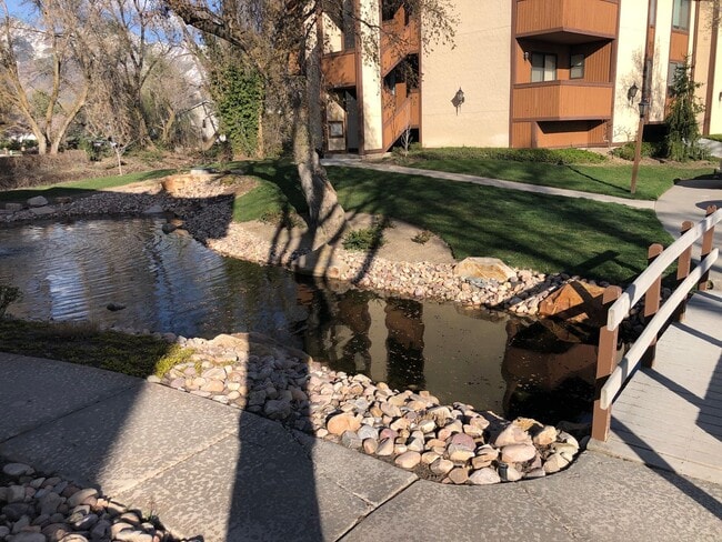 Building Photo - Cute Condo For Rent in Cottonwood Heights!