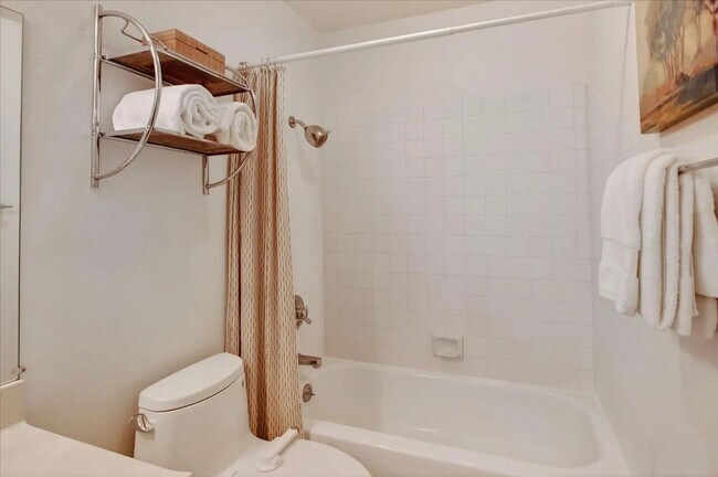 Building Photo - Bright Campbell Condo with Vaulted Ceilings & Private Balconies
