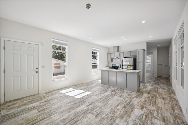 Building Photo - 2291 Guerneville Rd