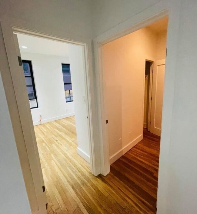 Building Photo - 229 E 53rd St