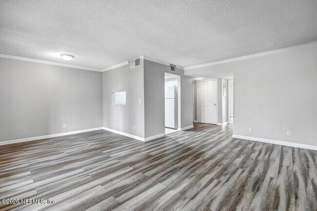 Building Photo - 3906 Mission Dr