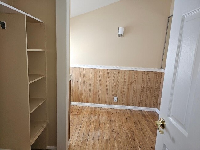 Building Photo - 880 S 400 E