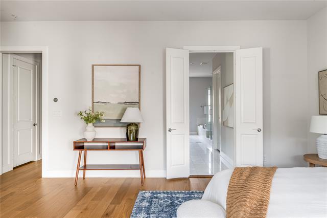 Building Photo - 381 E Greenbriar Ln