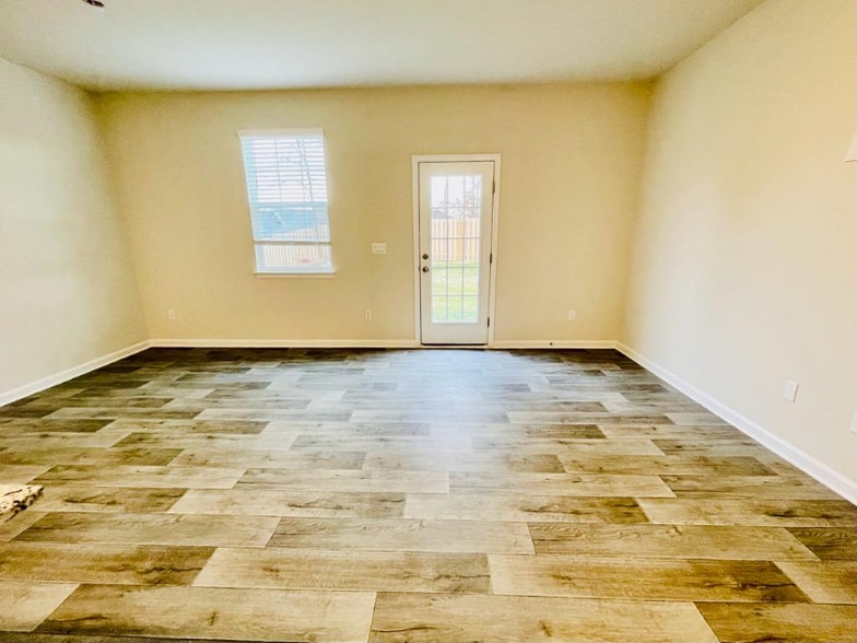 Building Photo - 425 Tevis St