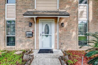 Building Photo - 10716 Briar Forest Dr