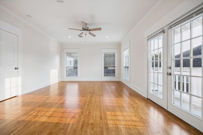 Building Photo - 1847 Cortlandt St