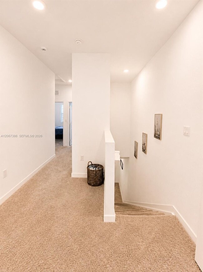 Building Photo - 1181 SW 7th Ct