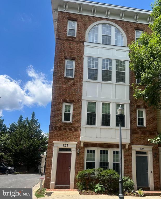 Building Photo - 123 Bucksfield Rd