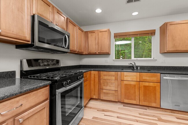 Building Photo - Stunning 3 bed, 2.5 bath home in desirable Bothell neighborhood