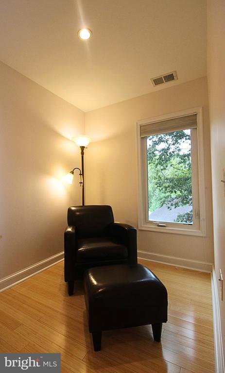 Building Photo - 4614 Roxbury Dr