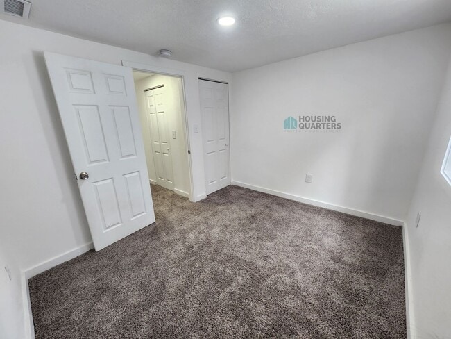 Building Photo - 3904 W Wellesley Ave