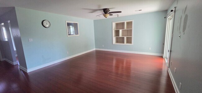 Building Photo - 715 SW Graystone Dr