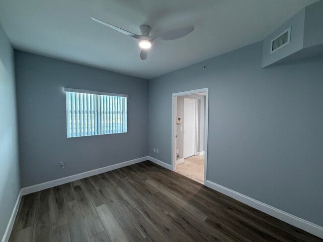Building Photo - 15051 Royal Oaks Ln