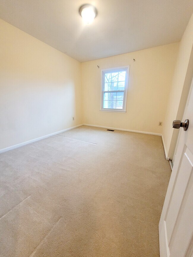 Building Photo - 7415 Fountain Head Dr