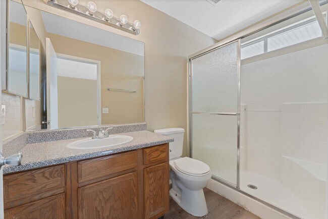 Building Photo - Charming Home with Spacious Backyard!