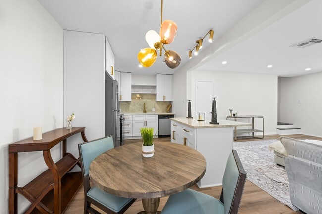 Building Photo - 2012 Brun St