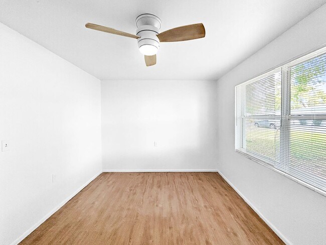 Building Photo - 10464 106th Ave N