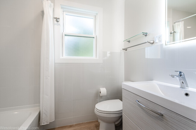 Modern bathroom - 9003 Bronx Ave