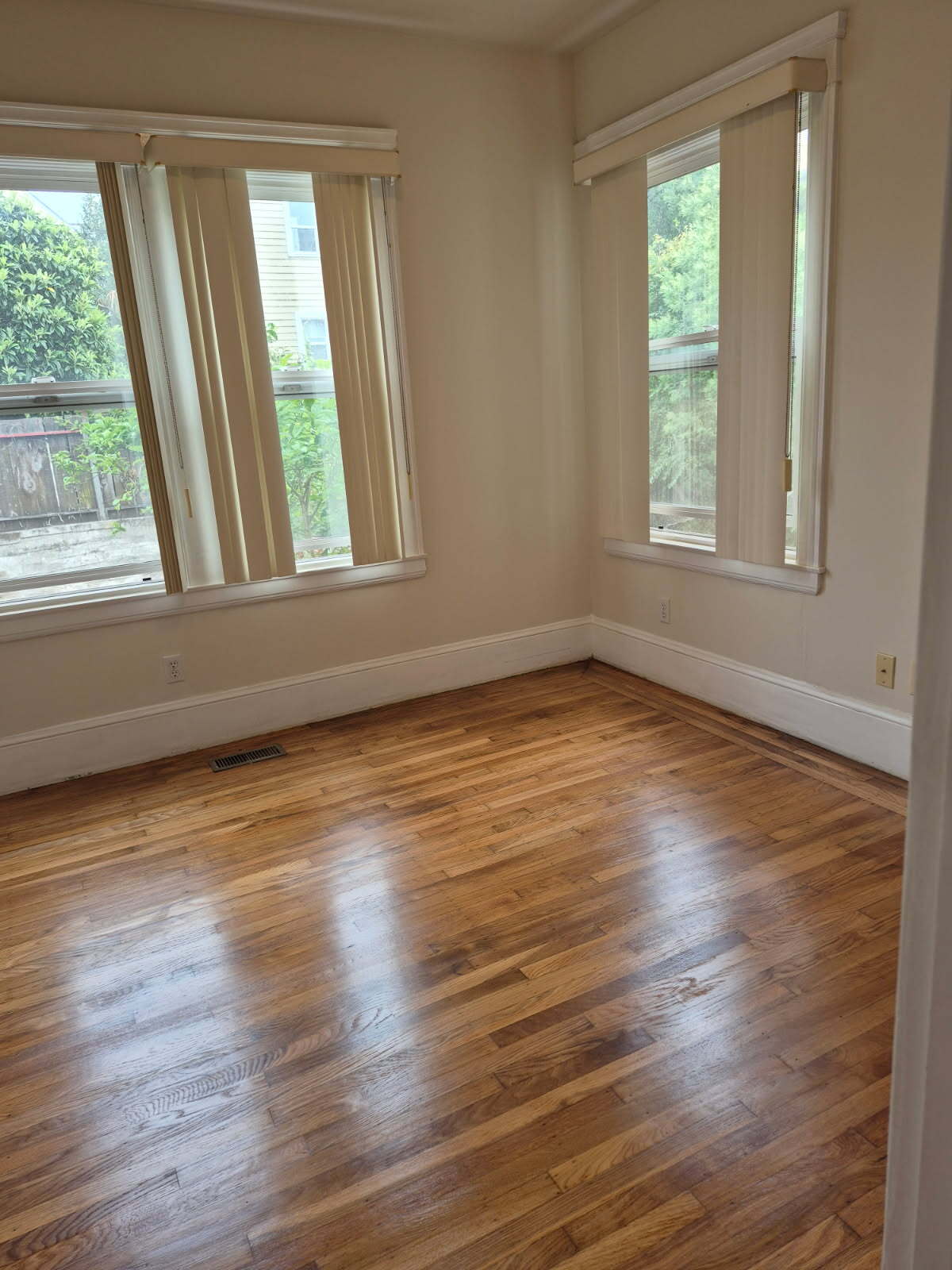 Building Photo - 1370 20th Ave