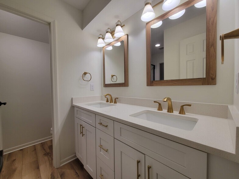 Building Photo - 1532 SE Silkwood Ln