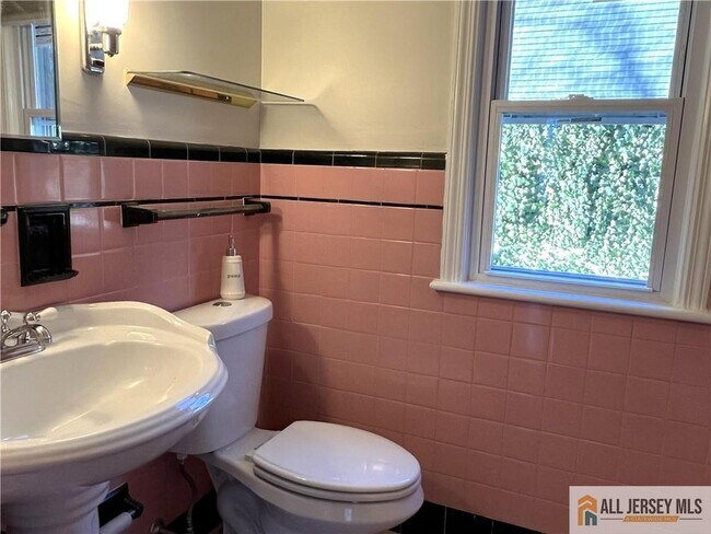 Building Photo - 11 Plainsboro Rd