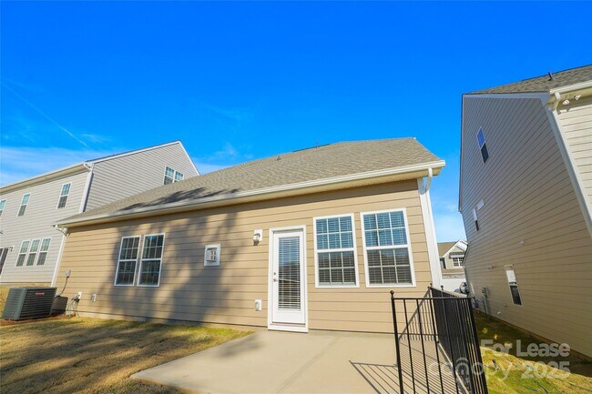 Building Photo - 1406 Caracara Ct