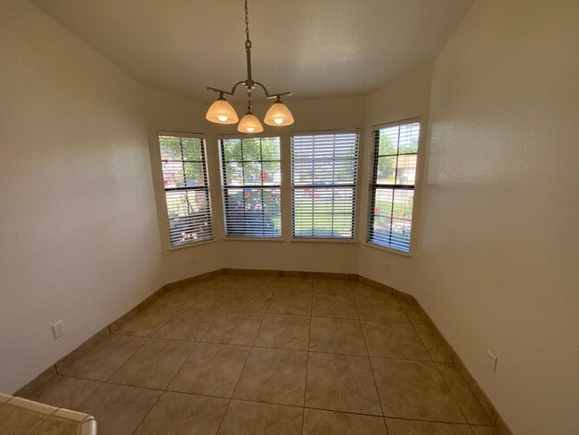 Building Photo - SW Visalia Home coming soon!