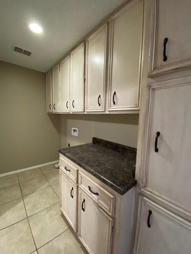 Building Photo - Country living near town! 3 bed 2 bath hom...