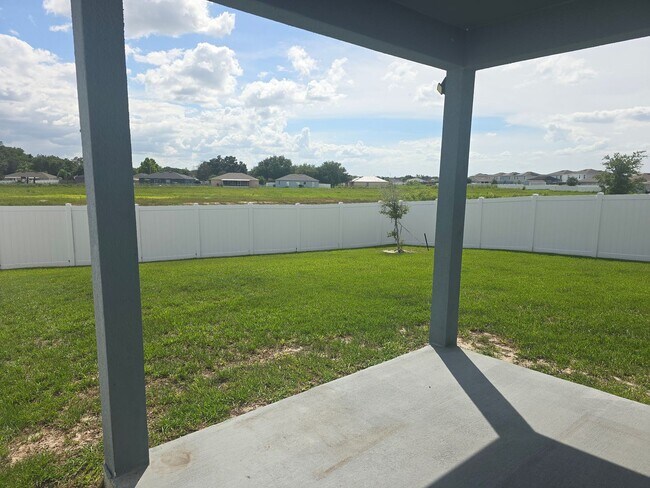 Building Photo - 3 bed 2 bath home