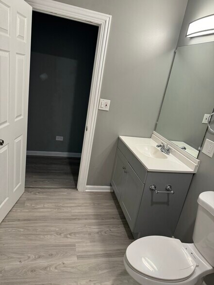 Building Photo - 1627 W 106th St