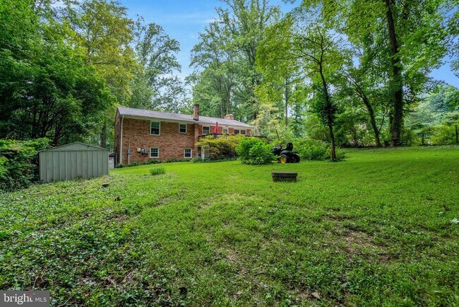 Building Photo - 5315 Summit Dr