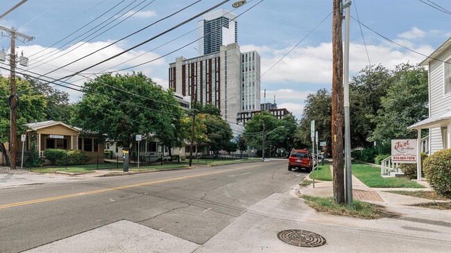 Building Photo - 908 Nueces St