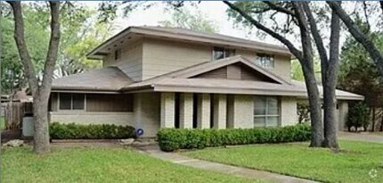 Building Photo - ENCHANTED FOREST-IMMACULATE 4BD/2BA TWO-ST...