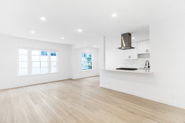 Building Photo - 408 N Maple Dr