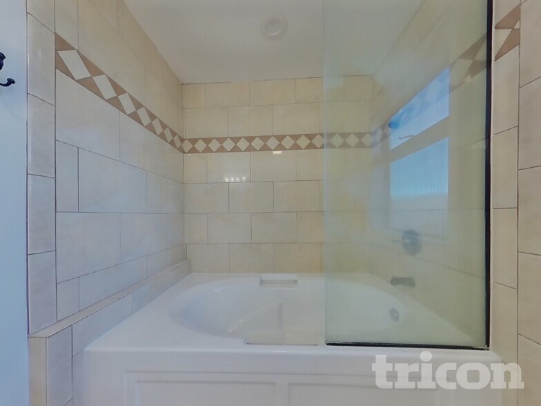 Building Photo - 2108 W Hermosa Dr