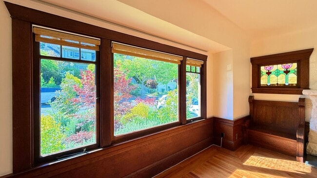 Building Photo - Glenview Craftsman Home with Exquisite Yard